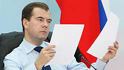 Дмитрий Медведев поручил Сечину заняться тарифами 