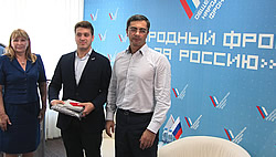 Самарским активистам ОНФ вручили удостоверения общественных инспекторов по охране окружающей среды